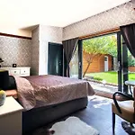 Avar Garden Vakantiehuis